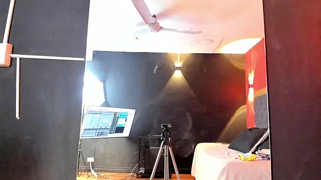 YayaHilton online show from 03/27/26, 05:24