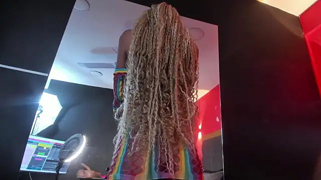 YayaHilton online show from 04/21/26, 05:03