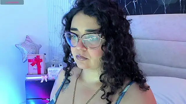 Snapshot of Reginavegaa chatting on 05/18/26, 11:49 Reginavegaa online show from 05/18/26, 11:49