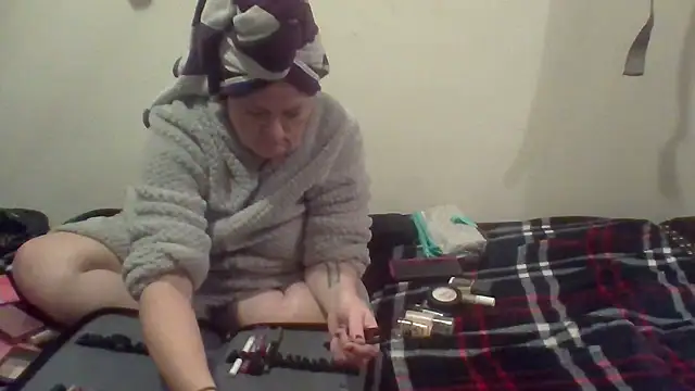 esadmisfit1 online show from 02/08/25, 09:13