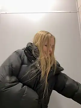 Snapshot of mur_girl chatting on 12/23/24, 01:03 mur girl online show from 12/23/24, 01:03