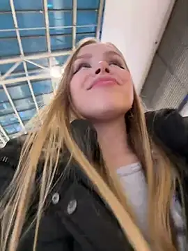 Snapshot of mur_girl chatting on 12/28/24, 01:17 mur girl online show from 12/28/24, 01:17