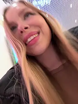 Snapshot of mur_girl chatting on 01/03/25, 02:51 mur girl online show from 01/03/25, 02:51