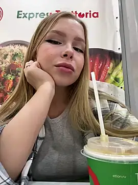 Snapshot of mur_girl chatting on 01/05/25, 11:15 mur girl online show from 01/05/25, 11:15