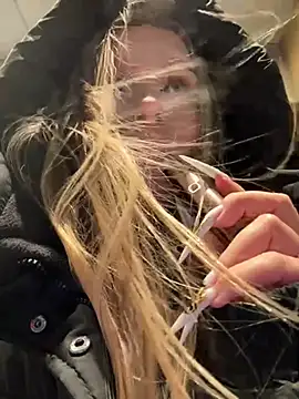 Snapshot of mur_girl chatting on 01/05/25, 02:19 mur girl online show from 01/05/25, 02:19