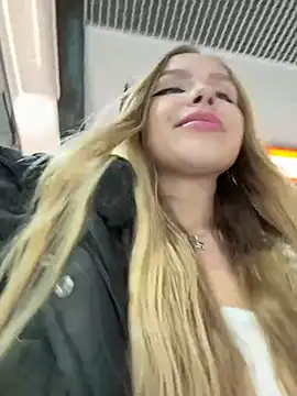 Snapshot of mur_girl chatting on 01/12/25, 02:52 mur girl online show from 01/12/25, 02:52