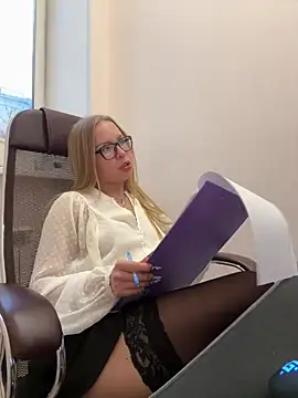 Snapshot of mur_girl chatting on 02/06/25, 02:26 mur girl online show from 02/06/25, 02:26