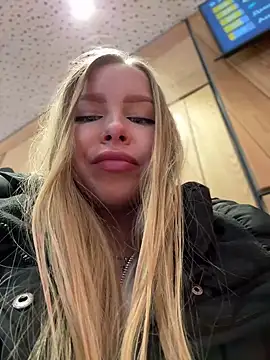 Snapshot of mur_girl chatting on 02/16/25, 08:43 mur girl online show from 02/16/25, 08:43