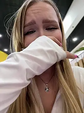 Snapshot of mur_girl chatting on 02/16/25, 11:49 mur girl online show from 02/16/25, 11:49