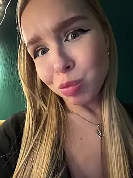 Snapshot of mur_girl chatting on 02/19/25, 11:28 mur girl online show from 02/19/25, 11:28