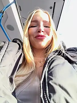 Snapshot of mur_girl chatting on 02/21/25, 08:40 mur girl online show from 02/21/25, 08:40