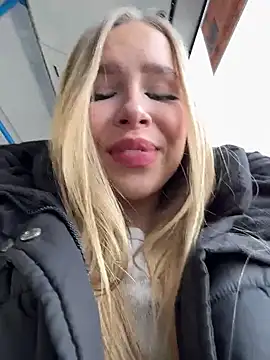 Snapshot of mur_girl chatting on 02/22/25, 08:29 mur girl online show from 02/22/25, 08:29