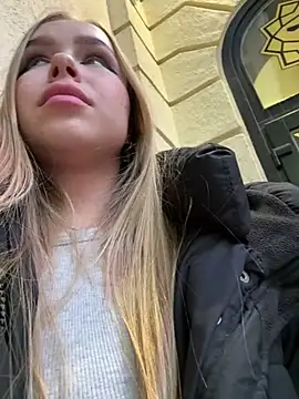 Snapshot of mur_girl chatting on 02/22/25, 02:41 mur girl online show from 02/22/25, 02:41