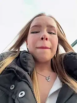 Snapshot of mur_girl chatting on 02/26/25, 02:14 mur girl online show from 02/26/25, 02:14