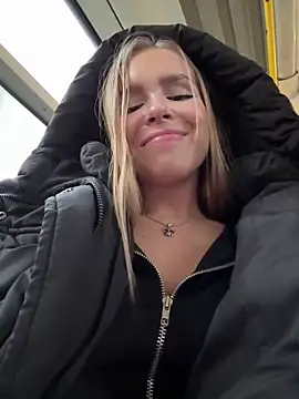 Snapshot of mur_girl chatting on 03/06/25, 02:08 mur girl online show from 03/06/25, 02:08