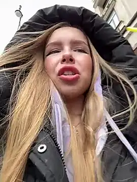 Snapshot of mur_girl chatting on 03/08/25, 08:33 mur girl online show from 03/08/25, 08:33