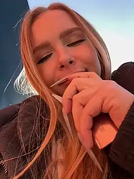 Snapshot of mur_girl chatting on 03/17/25, 11:42 mur girl online show from 03/17/25, 11:42