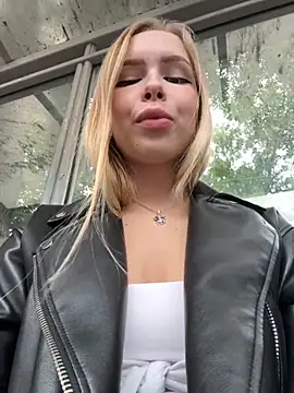 Snapshot of mur_girl chatting on 09/19/25, 11:55 mur girl online show from 09/19/25, 11:55