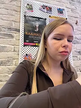 Snapshot of mur_girl chatting on 10/31/25, 09:43 mur girl online show from 10/31/25, 09:43