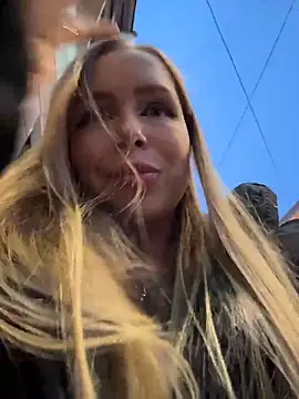 Snapshot of mur_girl chatting on 12/04/25, 01:20 mur girl online show from 12/04/25, 01:20