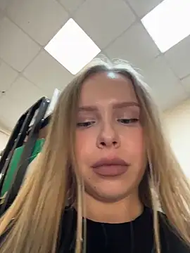 Snapshot of mur_girl chatting on 02/04/26, 03:18 mur girl online show from 02/04/26, 03:18