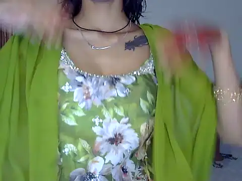 MAAYRA 09 online show from 10/11/25, 09:19