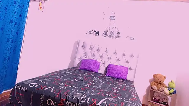 Snapshot of aliceroma chatting on 10/02/25, 01:29 aliceroma online show from 10/02/25, 01:29