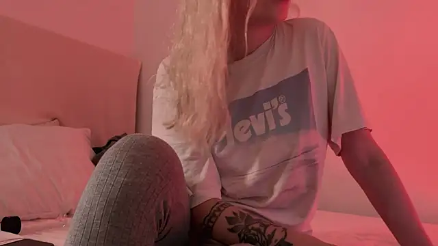 Snapshot of h2h0e chatting on 12/05/24, 07:38 h2h0e online show from 12/05/24, 07:38