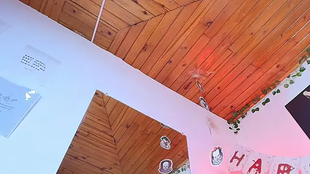 Naia x online show from 10/23/25, 08:18