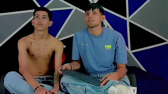 Snapshot of migueyalejo_teens chatting on 01/13/25, 07:21 migueyalejo teens online show from 01/13/25, 07:21