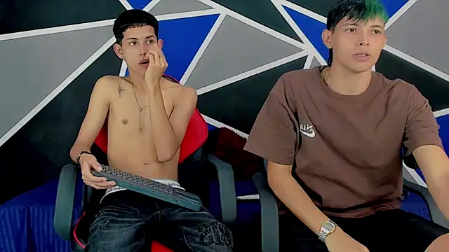 Snapshot of migueyalejo_teens chatting on 01/17/25, 03:01 migueyalejo teens online show from 01/17/25, 03:01