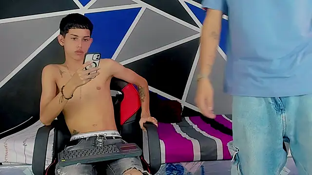 Snapshot of migueyalejo_teens chatting on 01/26/25, 03:06 migueyalejo teens online show from 01/26/25, 03:06