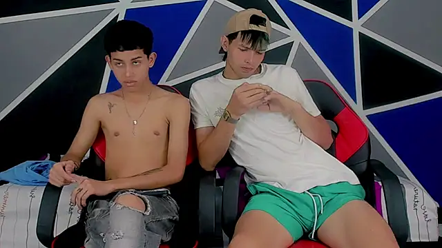 Snapshot of migueyalejo_teens chatting on 01/29/25, 02:30 migueyalejo teens online show from 01/29/25, 02:30