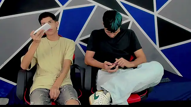 Snapshot of migueyalejo_teens chatting on 02/16/25, 01:58 migueyalejo teens online show from 02/16/25, 01:58