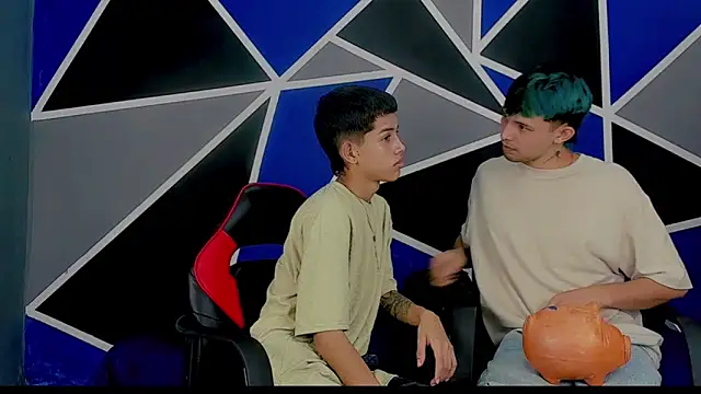 Snapshot of migueyalejo_teens chatting on 02/21/25, 02:17 migueyalejo teens online show from 02/21/25, 02:17