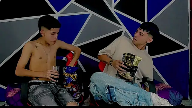 Snapshot of migueyalejo_teens chatting on 02/25/25, 02:25 migueyalejo teens online show from 02/25/25, 02:25