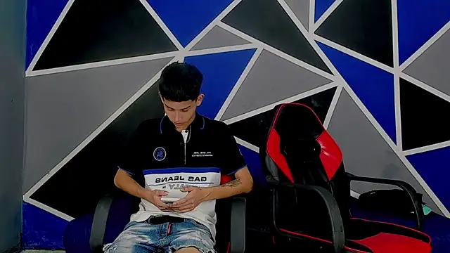 Snapshot of migueyalejo_teens chatting on 03/12/25, 02:41 migueyalejo teens online show from 03/12/25, 02:41