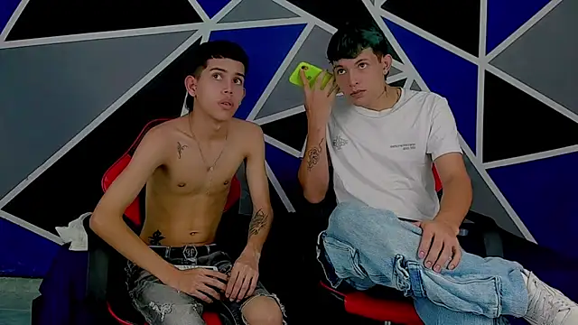 Snapshot of migueyalejo_teens chatting on 03/14/25, 02:42 migueyalejo teens online show from 03/14/25, 02:42