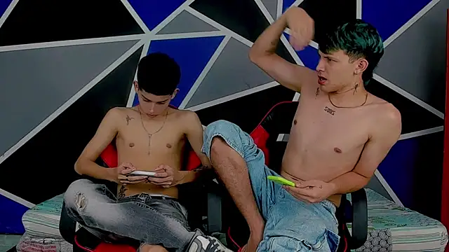 Snapshot of migueyalejo_teens chatting on 03/14/25, 06:10 migueyalejo teens online show from 03/14/25, 06:10