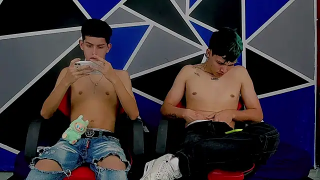 Snapshot of migueyalejo_teens chatting on 03/16/25, 05:36 migueyalejo teens online show from 03/16/25, 05:36