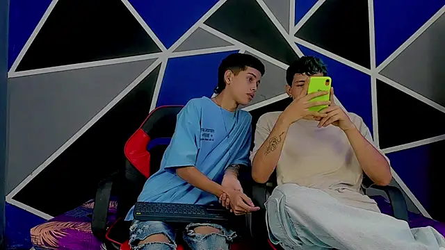 Snapshot of migueyalejo_teens chatting on 03/22/25, 02:37 migueyalejo teens online show from 03/22/25, 02:37