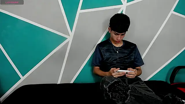 Snapshot of migueyalejo_teens chatting on 10/02/25, 03:24 migueyalejo teens online show from 10/02/25, 03:24