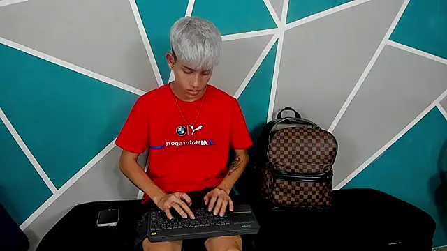 Snapshot of migueyalejo_teens chatting on 10/25/25, 03:36 migueyalejo teens online show from 10/25/25, 03:36