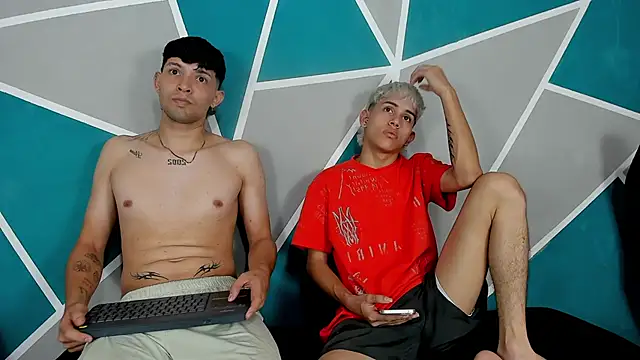 Snapshot of migueyalejo_teens chatting on 10/30/25, 03:30 migueyalejo teens online show from 10/30/25, 03:30