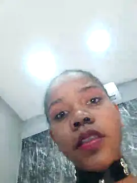 Snapshot of Luciia_cute chatting on 12/25/24, 04:44 Luciia cute online show from 12/25/24, 04:44