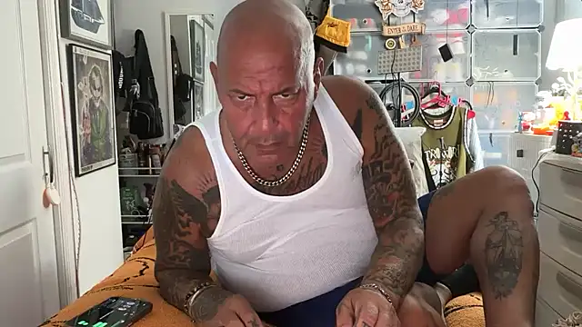 joeytatts66 online show from 10/17/25, 01:20