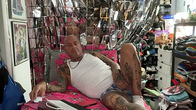 joeytatts66 online show from 04/19/26, 01:49