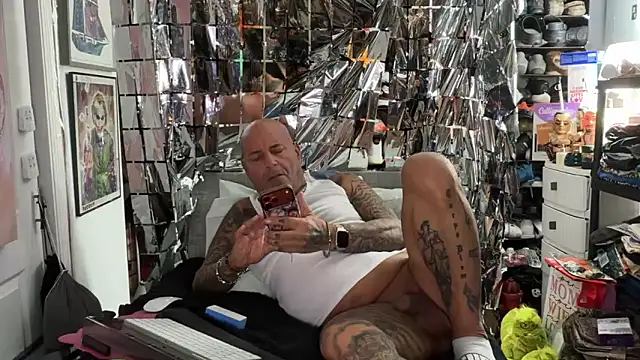 Snapshot of joeytatts66 chatting on 05/08/26, 01:11 joeytatts66 online show from 05/08/26, 01:11
