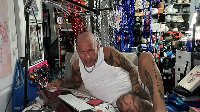 Snapshot of joeytatts66 chatting on 05/31/26, 01:58 joeytatts66 online show from 05/31/26, 01:58
