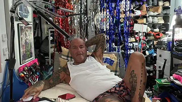 Snapshot of joeytatts66 chatting on 06/06/26, 02:05 joeytatts66 online show from 06/06/26, 02:05
